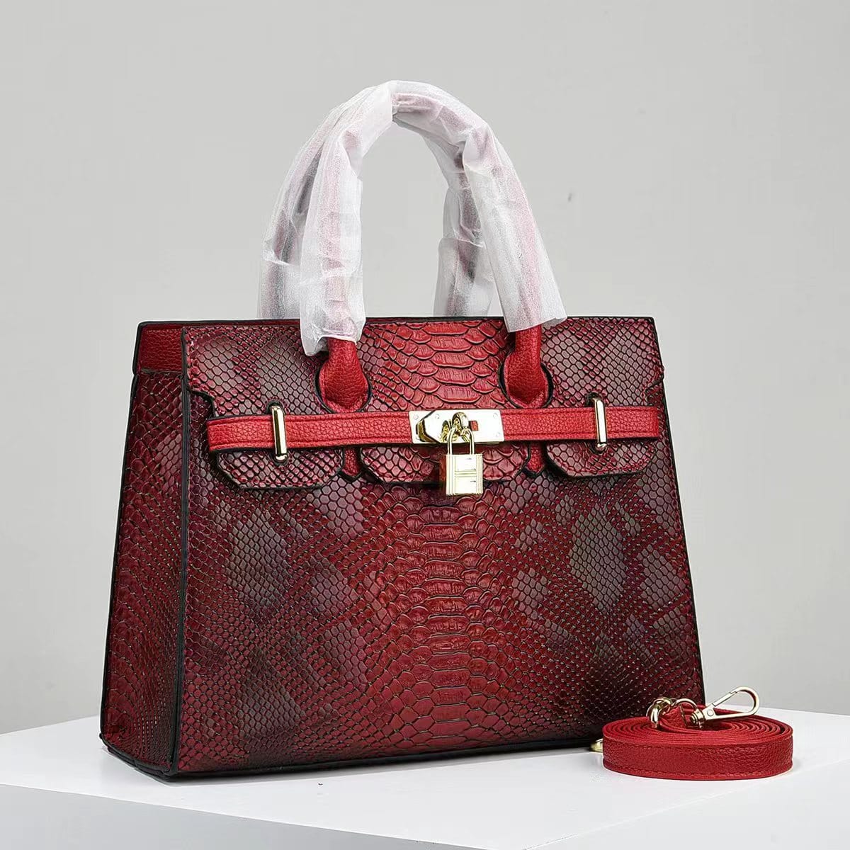 A Stylish new style, high-quality  trending handbag